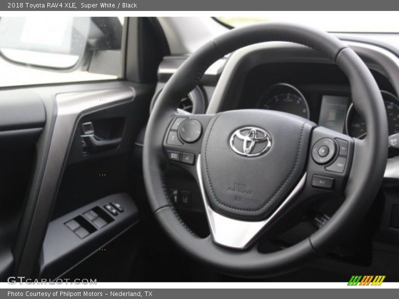 Super White / Black 2018 Toyota RAV4 XLE
