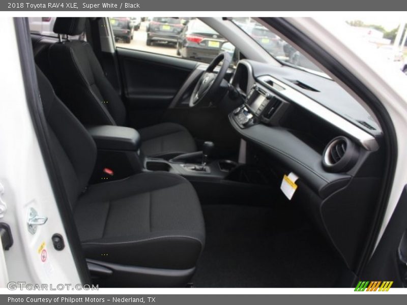 Super White / Black 2018 Toyota RAV4 XLE