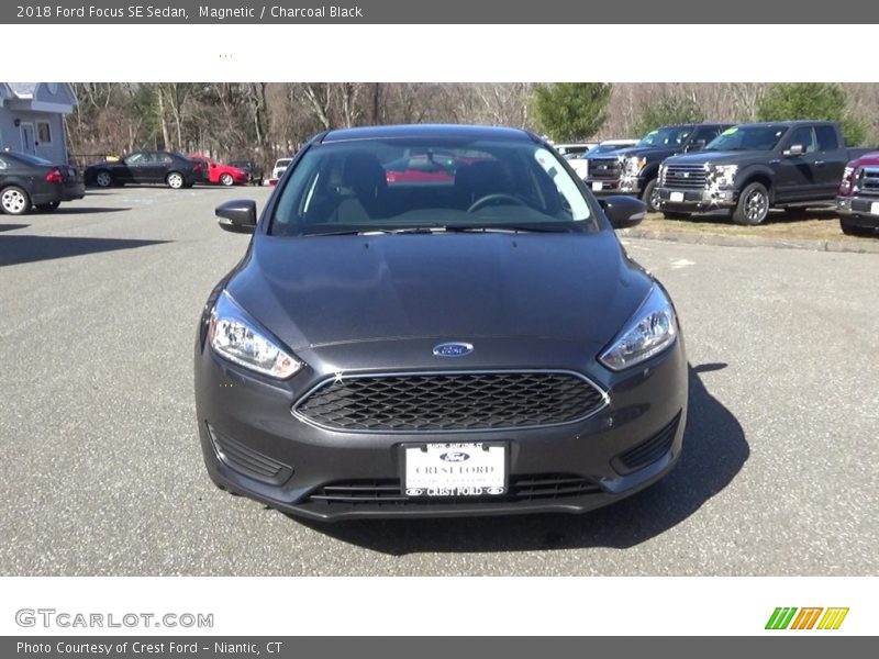 Magnetic / Charcoal Black 2018 Ford Focus SE Sedan