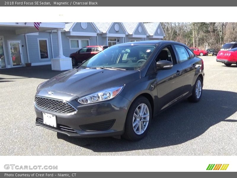Magnetic / Charcoal Black 2018 Ford Focus SE Sedan