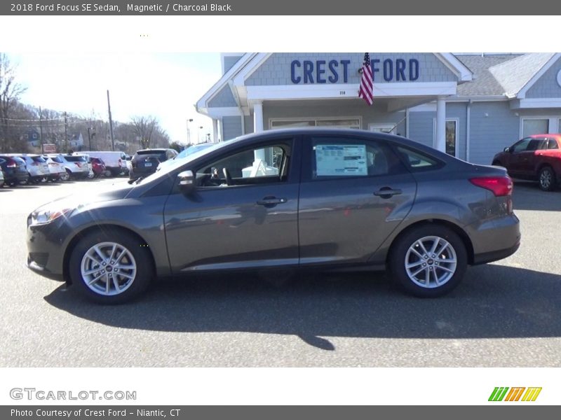 Magnetic / Charcoal Black 2018 Ford Focus SE Sedan