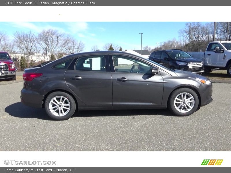 Magnetic / Charcoal Black 2018 Ford Focus SE Sedan