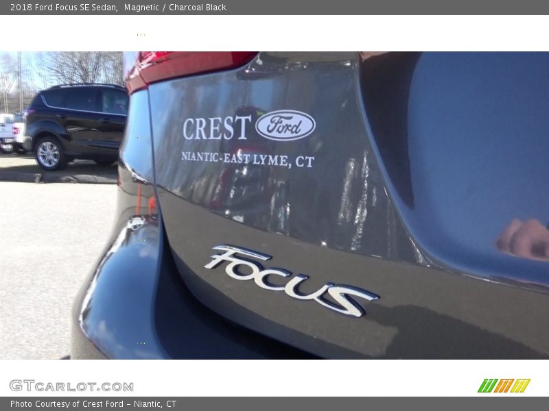 Magnetic / Charcoal Black 2018 Ford Focus SE Sedan