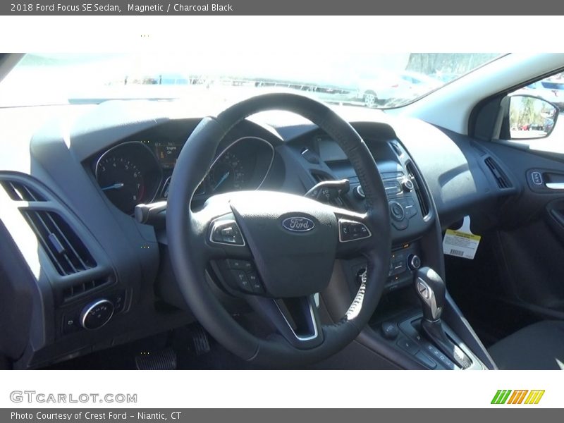 Magnetic / Charcoal Black 2018 Ford Focus SE Sedan