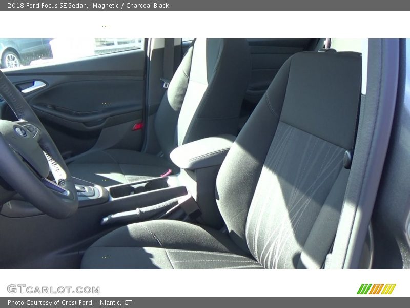 Magnetic / Charcoal Black 2018 Ford Focus SE Sedan
