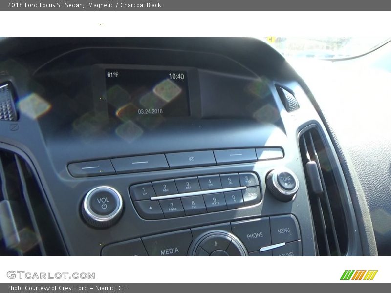 Magnetic / Charcoal Black 2018 Ford Focus SE Sedan