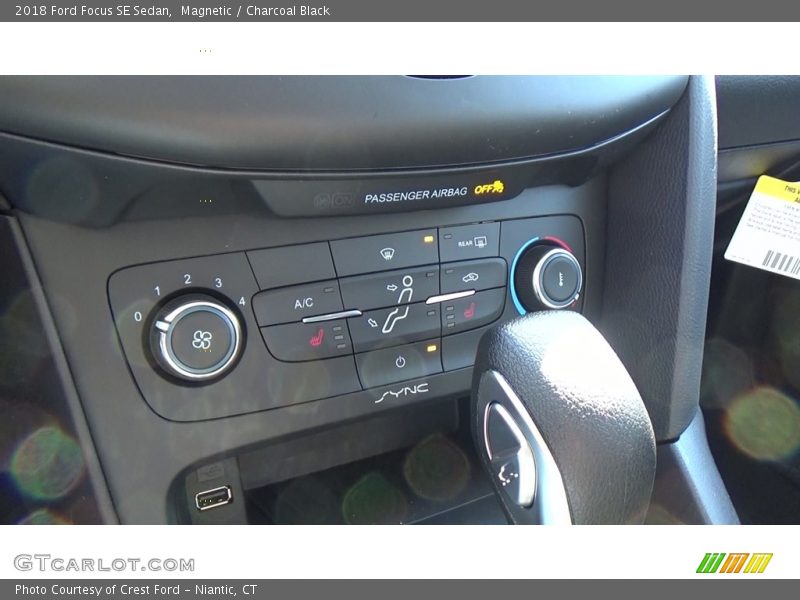 Magnetic / Charcoal Black 2018 Ford Focus SE Sedan