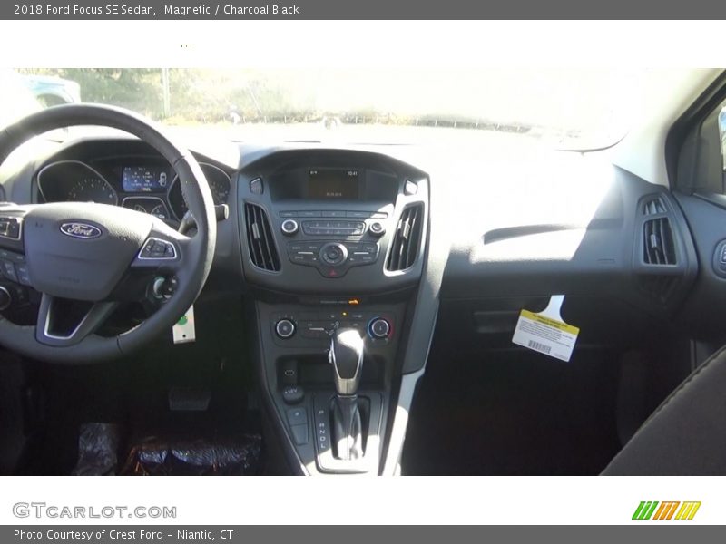 Magnetic / Charcoal Black 2018 Ford Focus SE Sedan