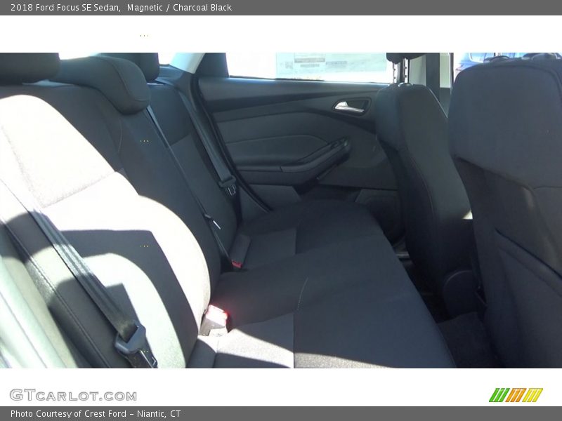 Magnetic / Charcoal Black 2018 Ford Focus SE Sedan