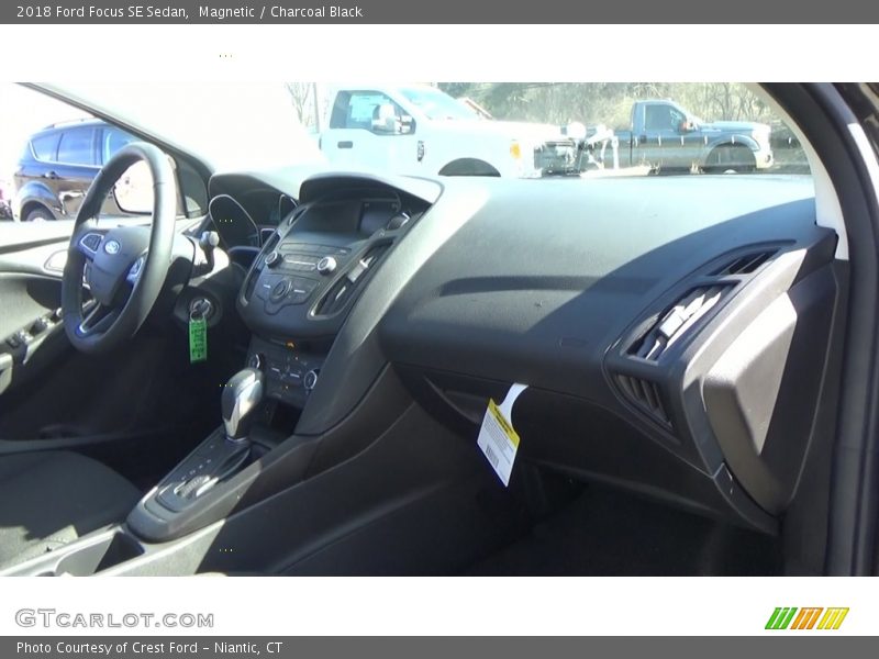 Magnetic / Charcoal Black 2018 Ford Focus SE Sedan