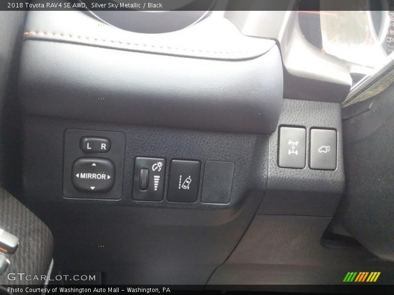 Silver Sky Metallic / Black 2018 Toyota RAV4 SE AWD