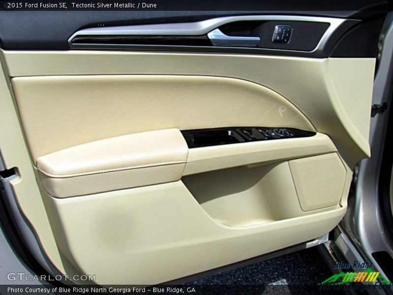 Tectonic Silver Metallic / Dune 2015 Ford Fusion SE