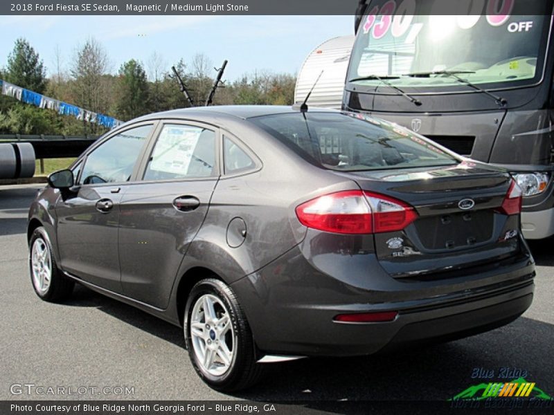Magnetic / Medium Light Stone 2018 Ford Fiesta SE Sedan