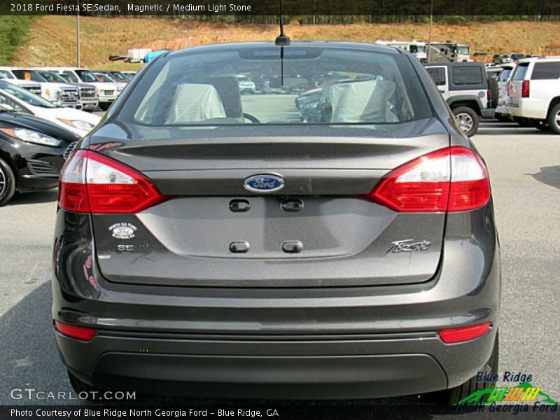 Magnetic / Medium Light Stone 2018 Ford Fiesta SE Sedan