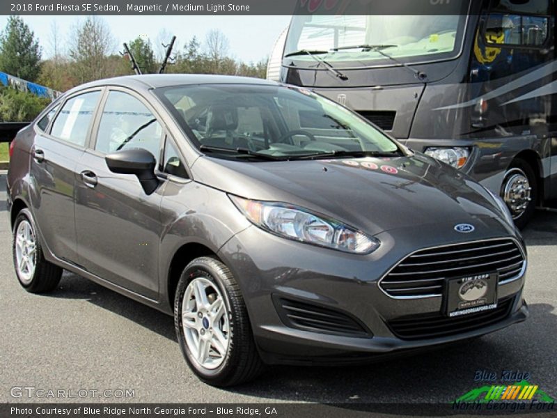 Magnetic / Medium Light Stone 2018 Ford Fiesta SE Sedan