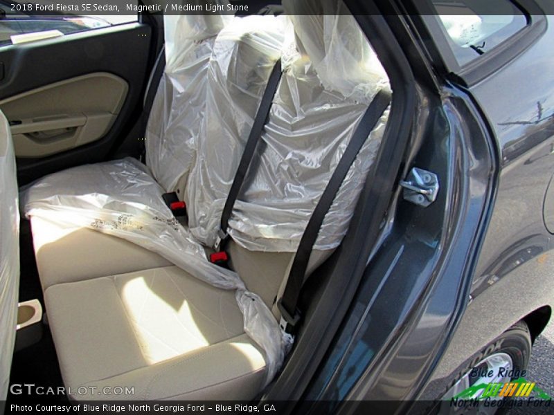 Magnetic / Medium Light Stone 2018 Ford Fiesta SE Sedan