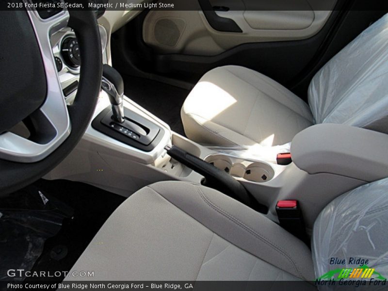 Magnetic / Medium Light Stone 2018 Ford Fiesta SE Sedan