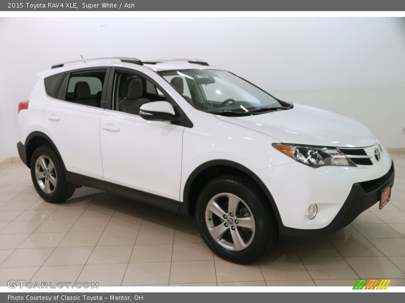 Super White / Ash 2015 Toyota RAV4 XLE