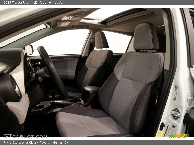 Super White / Ash 2015 Toyota RAV4 XLE