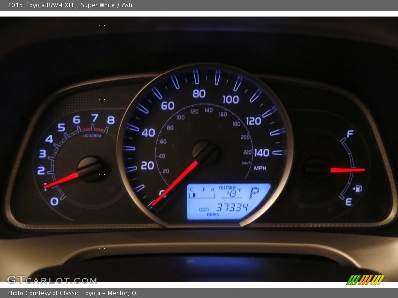 Super White / Ash 2015 Toyota RAV4 XLE