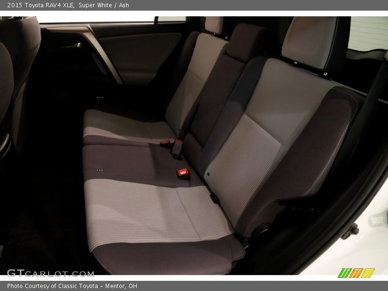 Super White / Ash 2015 Toyota RAV4 XLE