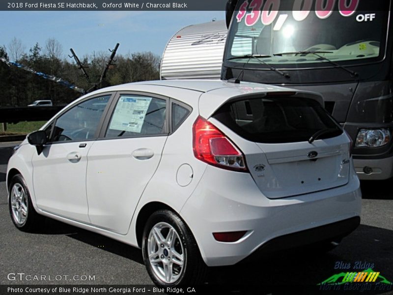 Oxford White / Charcoal Black 2018 Ford Fiesta SE Hatchback