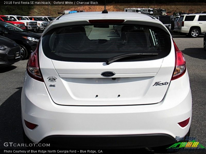 Oxford White / Charcoal Black 2018 Ford Fiesta SE Hatchback