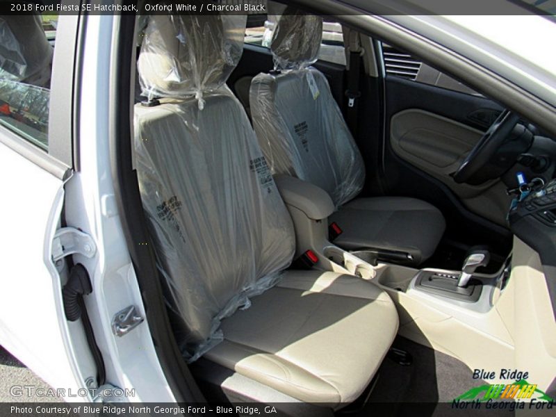 Oxford White / Charcoal Black 2018 Ford Fiesta SE Hatchback