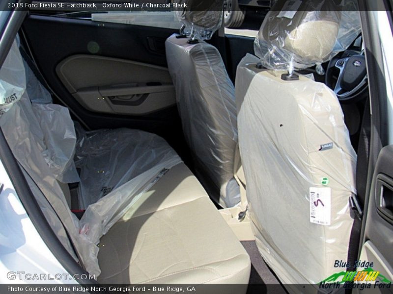 Oxford White / Charcoal Black 2018 Ford Fiesta SE Hatchback