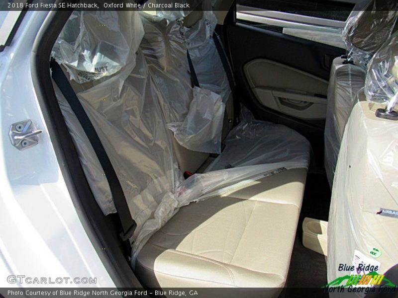 Oxford White / Charcoal Black 2018 Ford Fiesta SE Hatchback