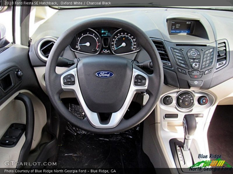 Oxford White / Charcoal Black 2018 Ford Fiesta SE Hatchback