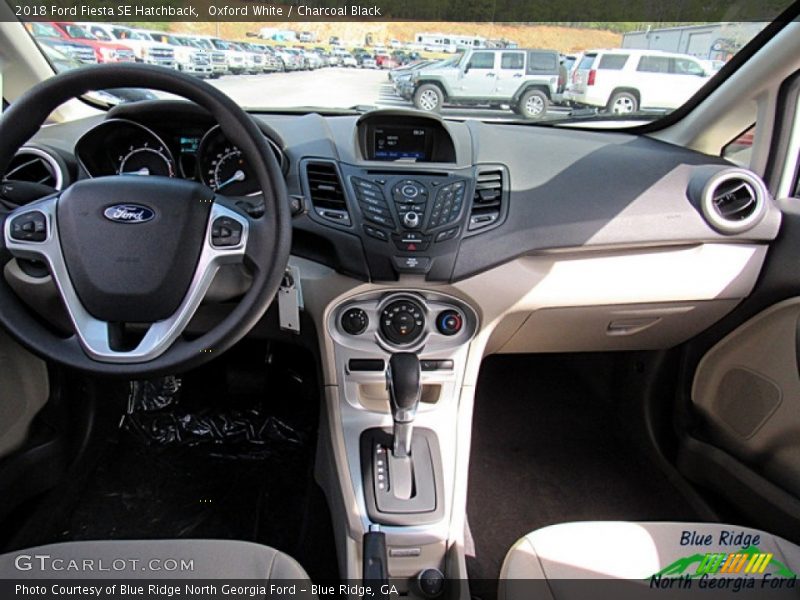 Oxford White / Charcoal Black 2018 Ford Fiesta SE Hatchback