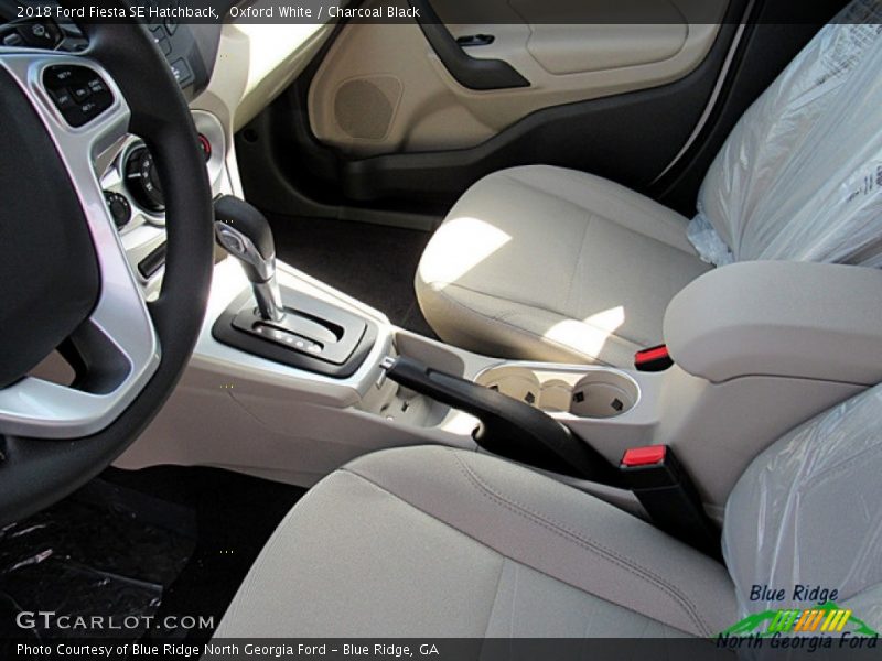 Oxford White / Charcoal Black 2018 Ford Fiesta SE Hatchback