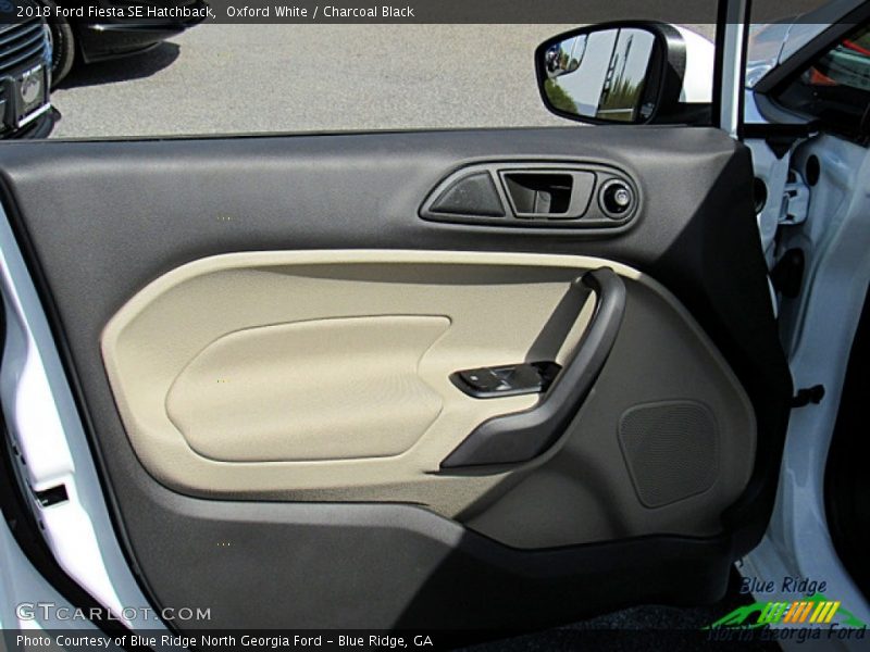 Oxford White / Charcoal Black 2018 Ford Fiesta SE Hatchback