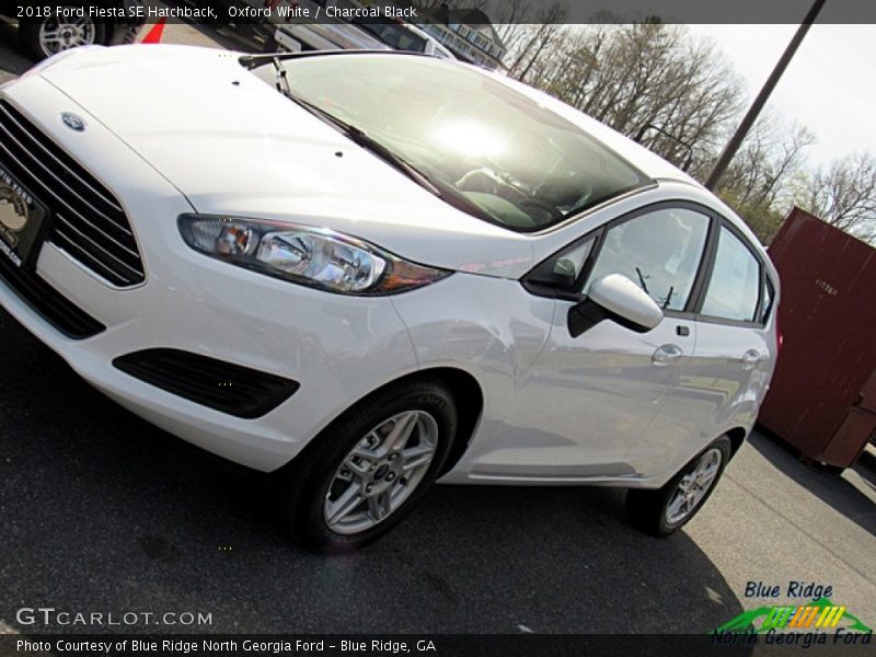 Oxford White / Charcoal Black 2018 Ford Fiesta SE Hatchback