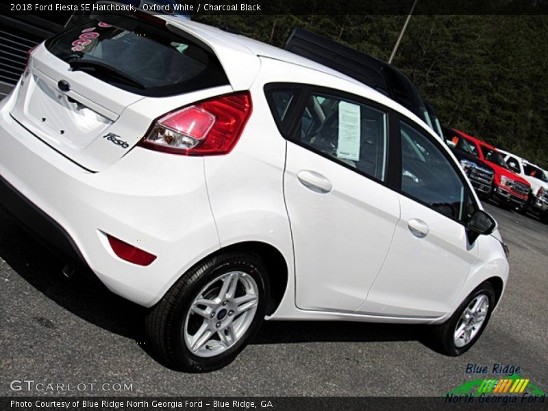 Oxford White / Charcoal Black 2018 Ford Fiesta SE Hatchback