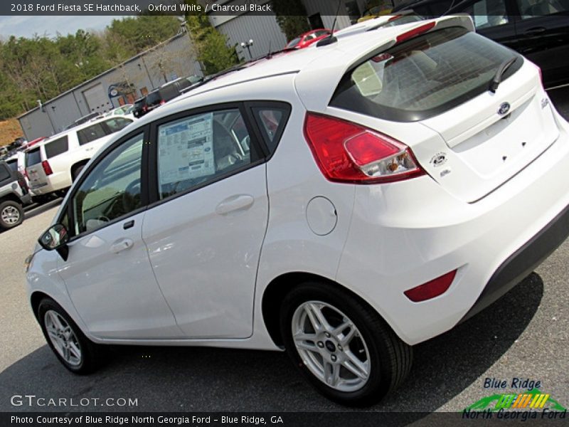 Oxford White / Charcoal Black 2018 Ford Fiesta SE Hatchback