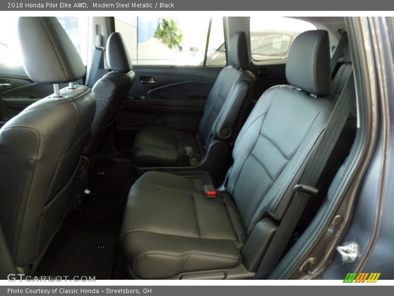 Modern Steel Metallic / Black 2018 Honda Pilot Elite AWD