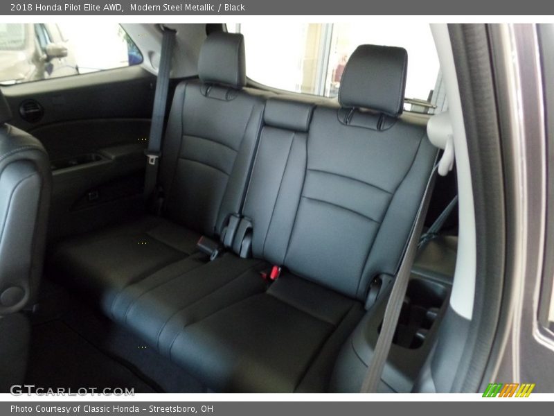 Modern Steel Metallic / Black 2018 Honda Pilot Elite AWD