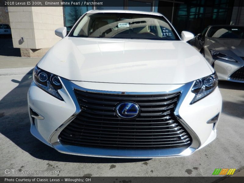 Eminent White Pearl / Parchment 2018 Lexus ES 300h