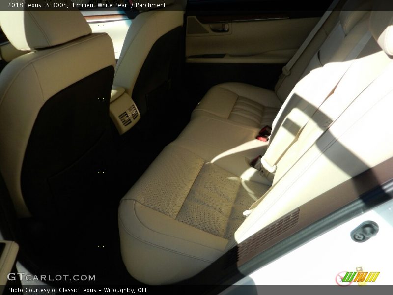 Eminent White Pearl / Parchment 2018 Lexus ES 300h