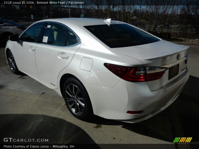 Eminent White Pearl / Parchment 2018 Lexus ES 300h