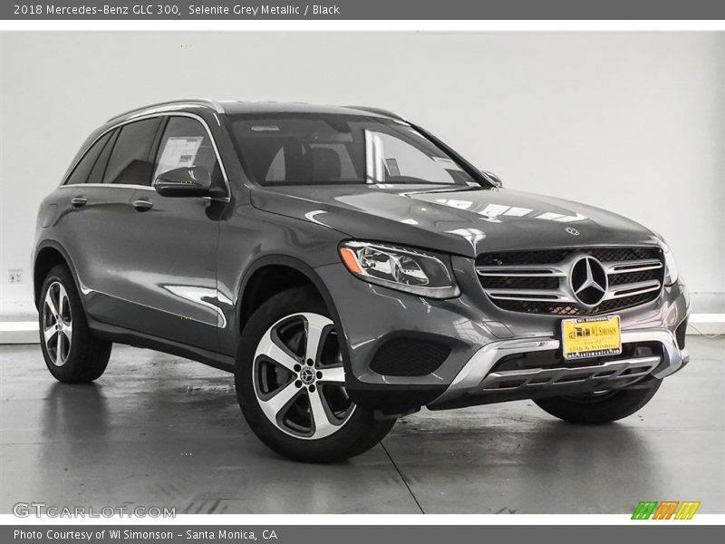 Front 3/4 View of 2018 GLC 300