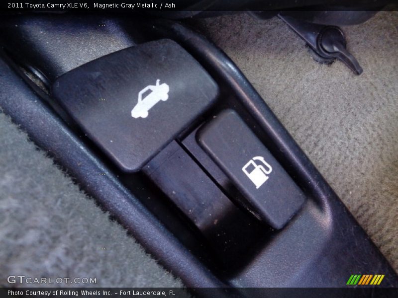 Magnetic Gray Metallic / Ash 2011 Toyota Camry XLE V6