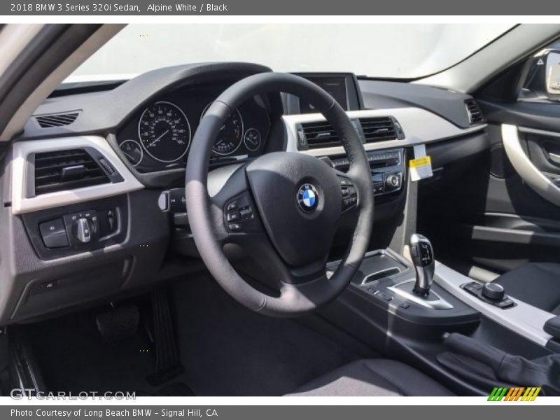 Alpine White / Black 2018 BMW 3 Series 320i Sedan