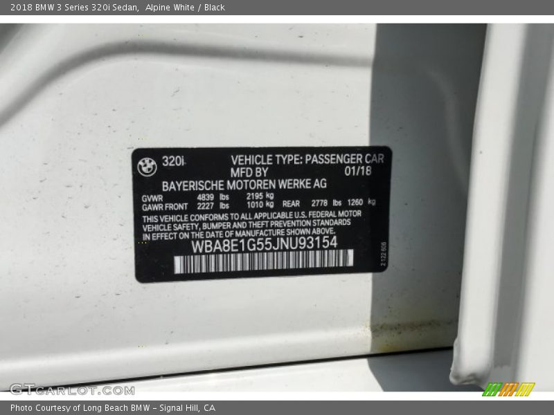 Alpine White / Black 2018 BMW 3 Series 320i Sedan