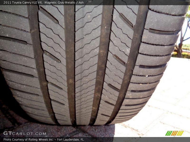 Magnetic Gray Metallic / Ash 2011 Toyota Camry XLE V6