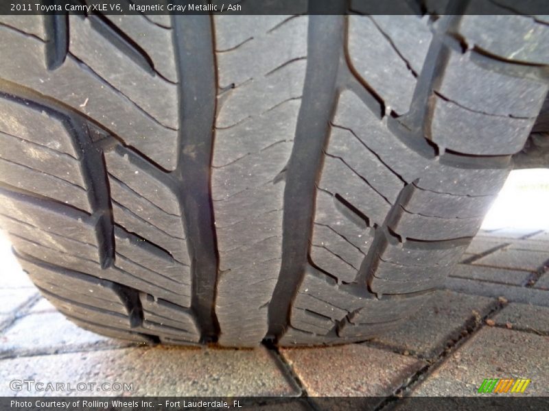 Magnetic Gray Metallic / Ash 2011 Toyota Camry XLE V6