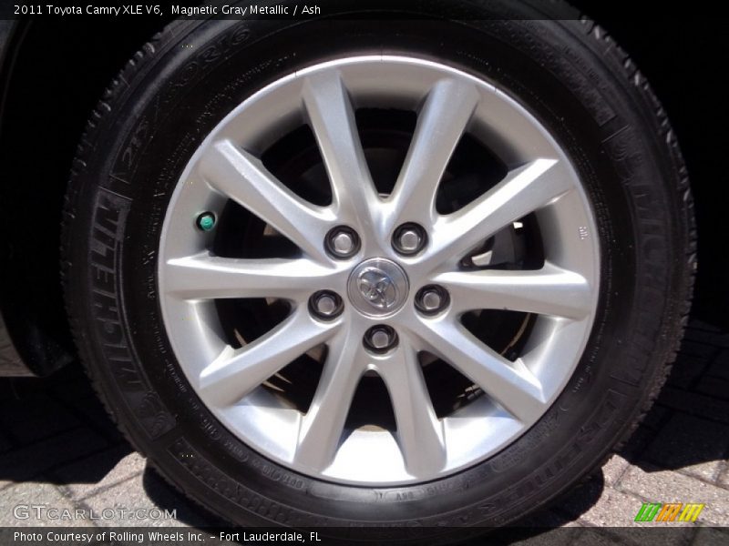 Magnetic Gray Metallic / Ash 2011 Toyota Camry XLE V6