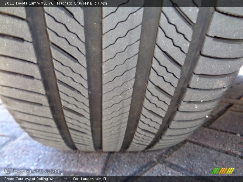 Magnetic Gray Metallic / Ash 2011 Toyota Camry XLE V6